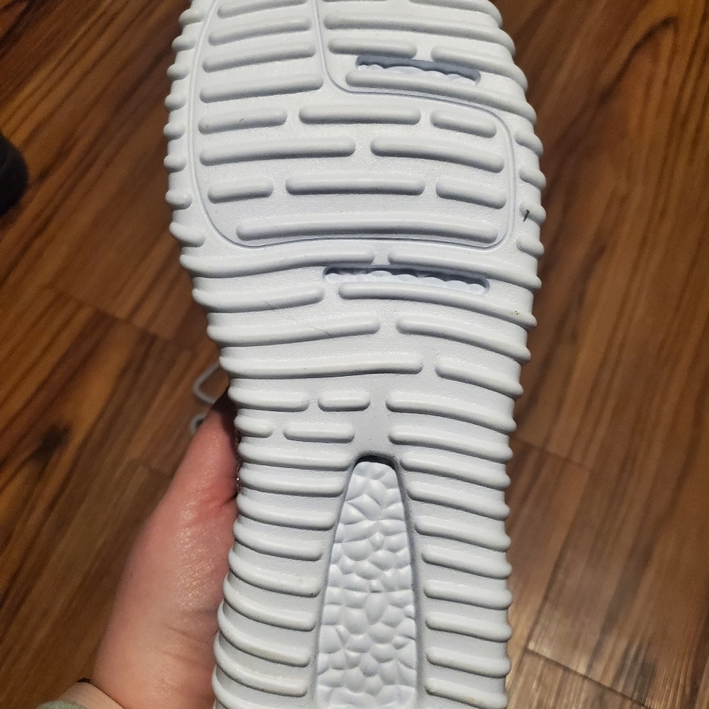 Silver glitter tennis shoe